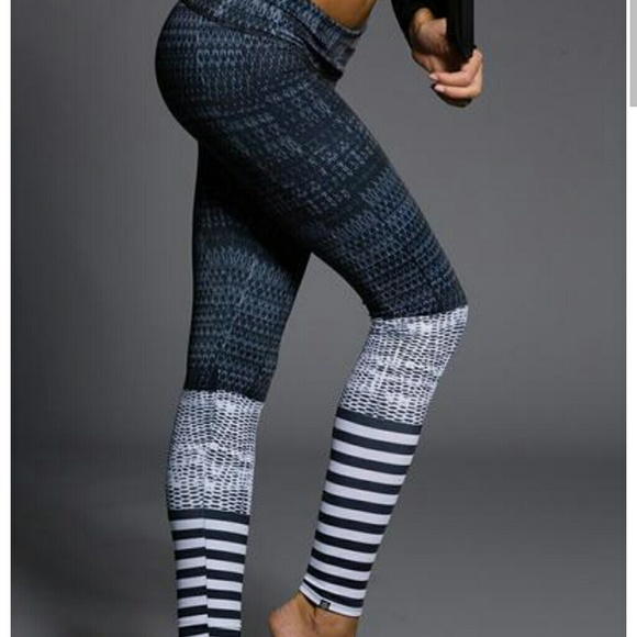 Onzie Graphic Legging - Levels - Picture 5 of 5